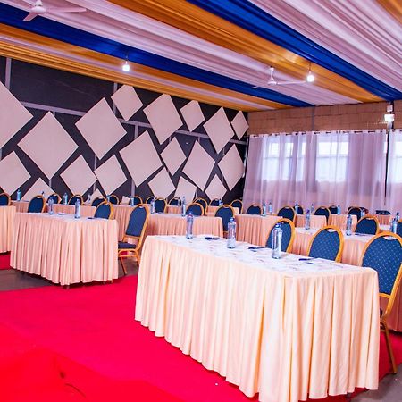 Buraha Zenoni Hotel And Resort Nakuru Eksteriør billede