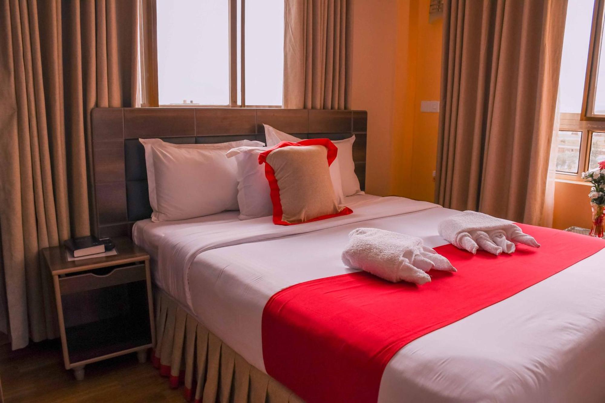 Buraha Zenoni Hotel And Resort Nakuru Eksteriør billede