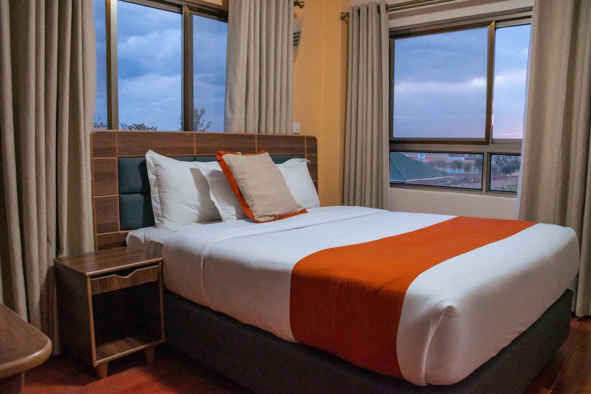 Buraha Zenoni Hotel And Resort Nakuru Eksteriør billede