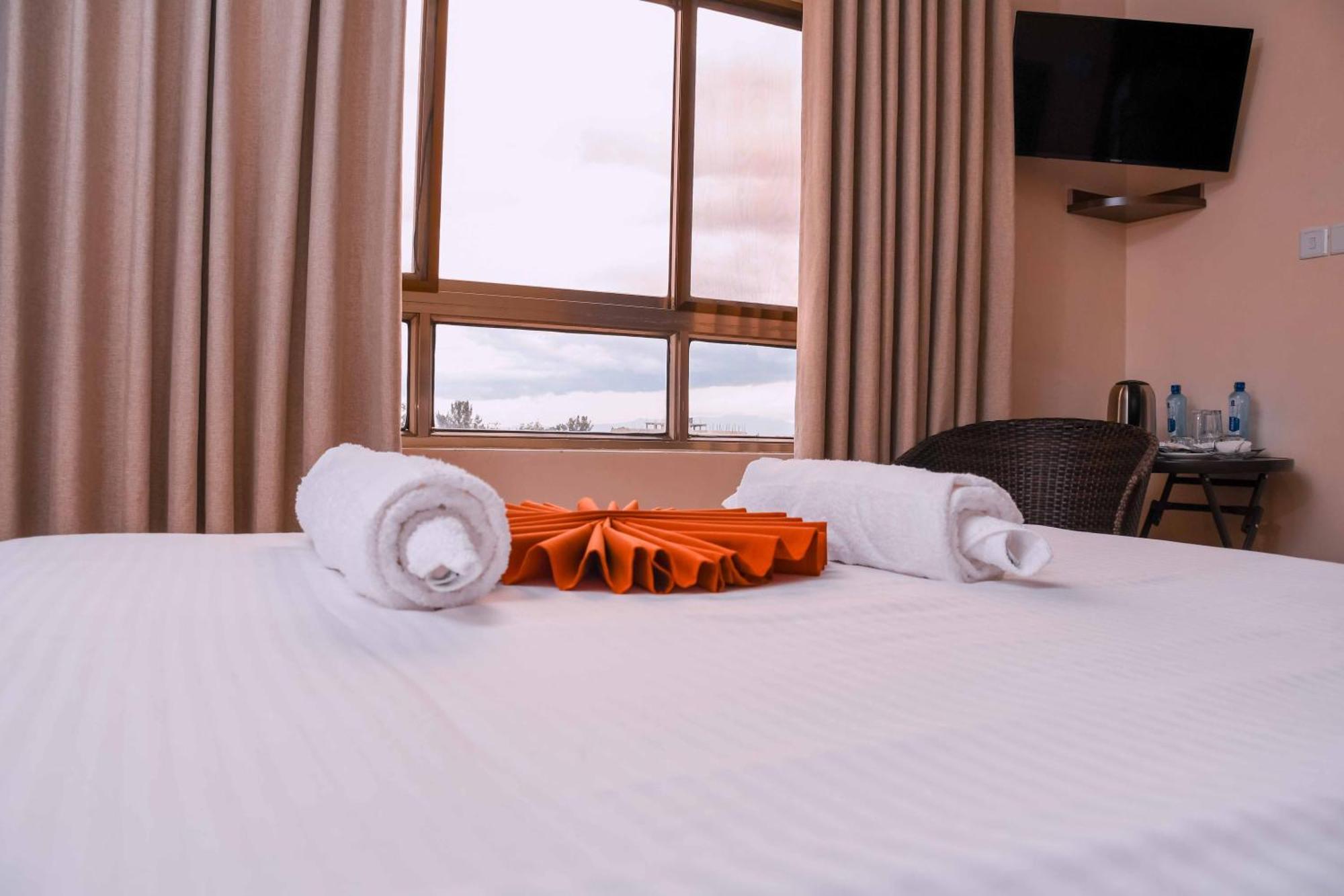 Buraha Zenoni Hotel And Resort Nakuru Eksteriør billede