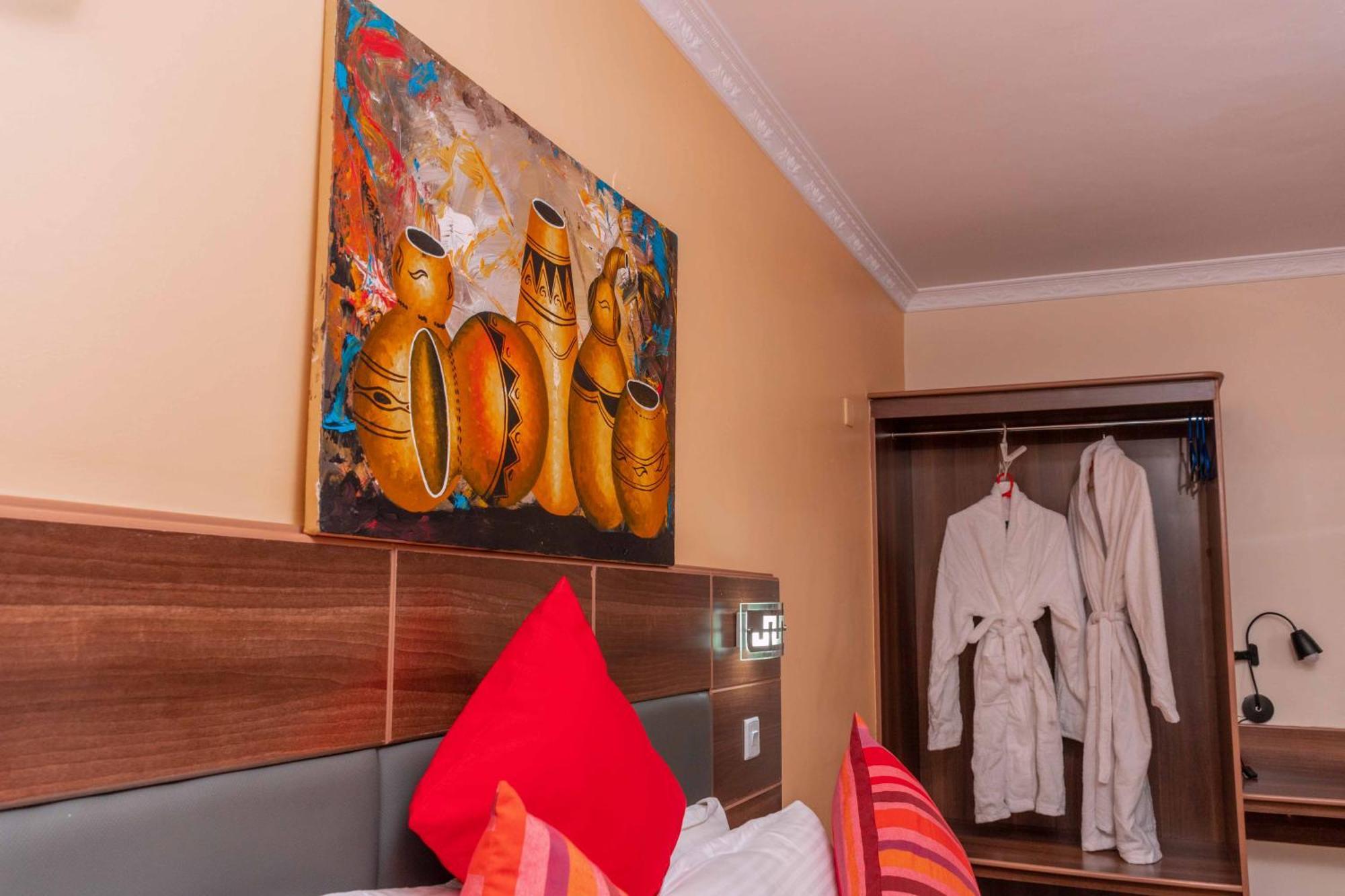 Buraha Zenoni Hotel And Resort Nakuru Eksteriør billede