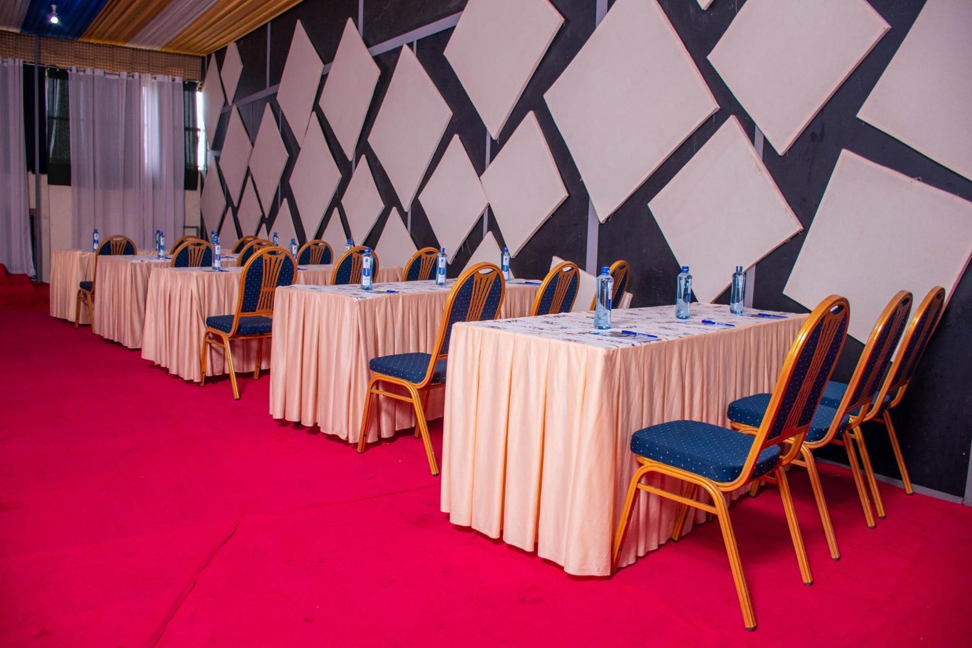 Buraha Zenoni Hotel And Resort Nakuru Eksteriør billede